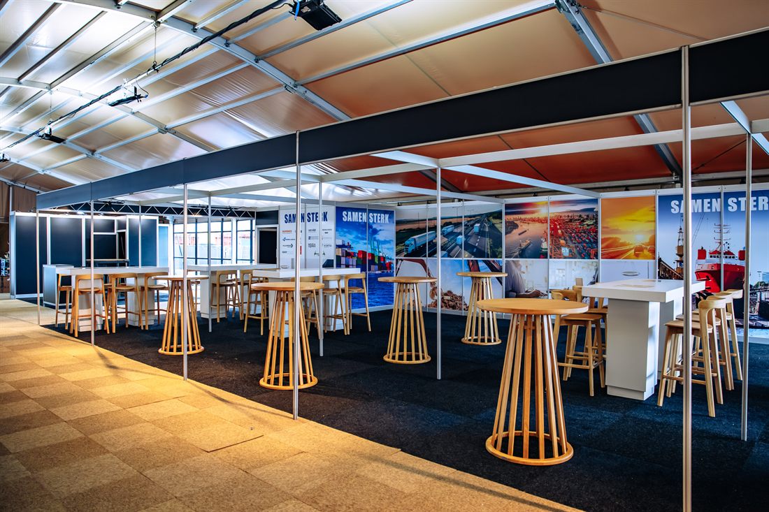 Natural White op een beursstand van 50 m²