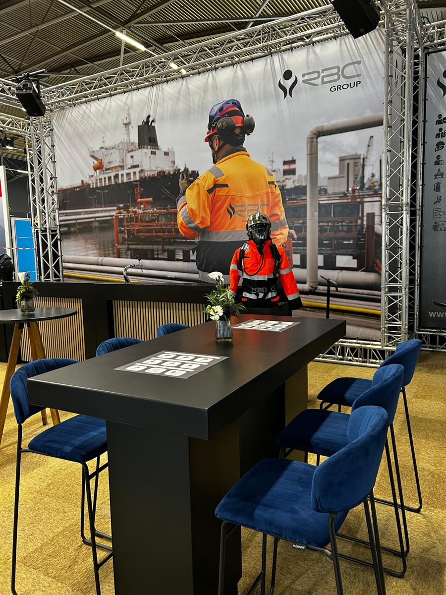 Smooth Black op een beursstand